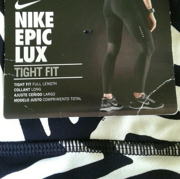 Nike Epic Lux Tight Fit NWT size S - Picture 2 of 8